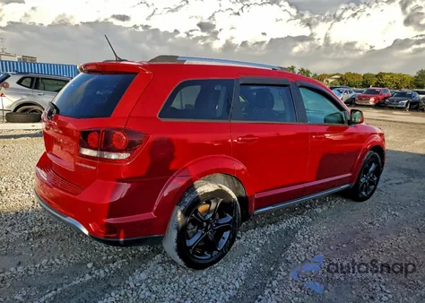 2018 Dodge Journey Crossroad z USA, uszkodzony, nr VIN 3C4PDCGBXJT252063